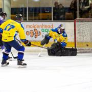 Bracknell Bees (purple) beat Leeds Chiefs 4-3 on Sunday   Pictures by Kevin Slyfield