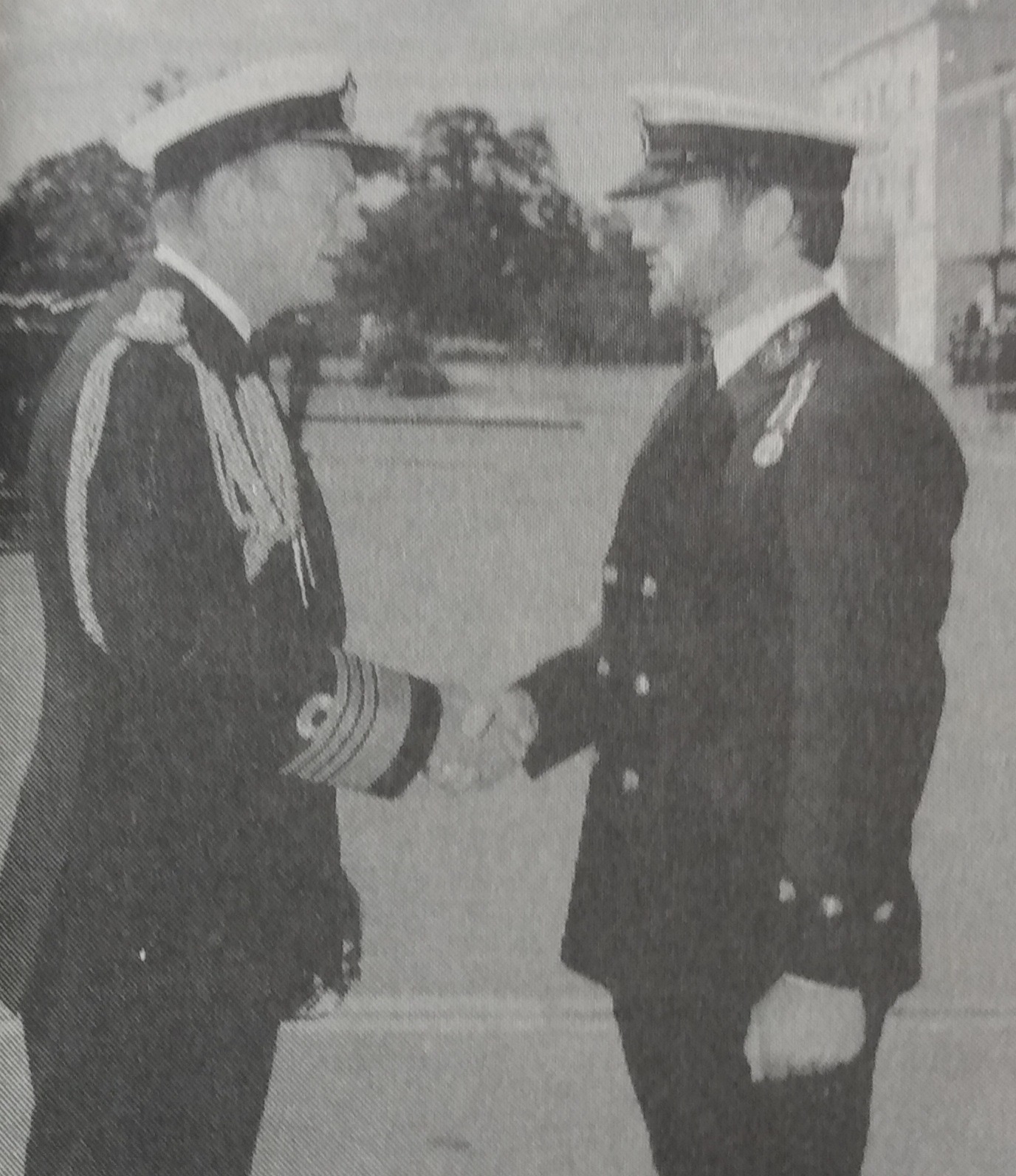 Alan Hitchcock receives his medal from Admiral Jeremy Black
