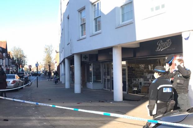 Bracknell News: Officers at the scene of the Boots break-in